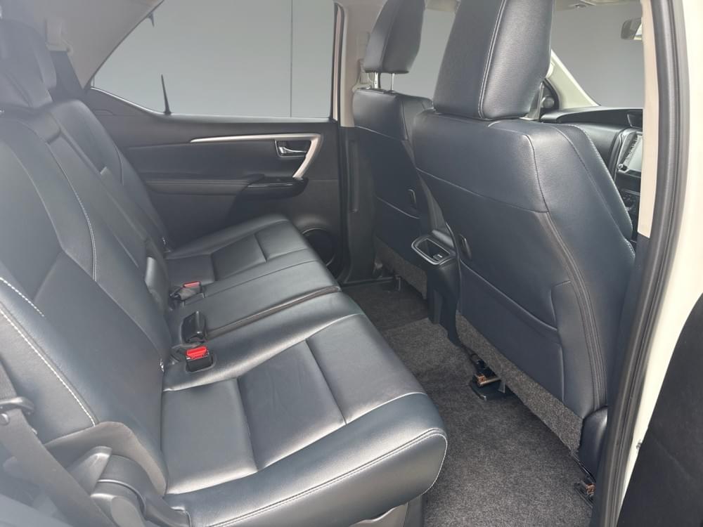Toyota Fortuner 2.4 Gd-6 Rb At