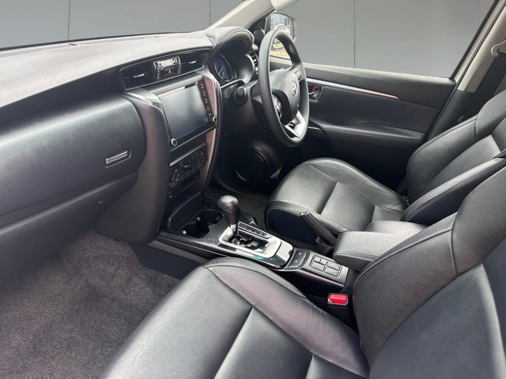 Toyota Fortuner 2.4 Gd-6 Rb At