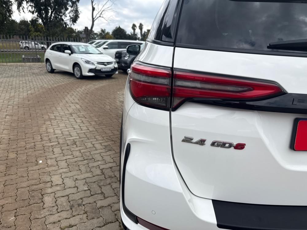 Toyota Fortuner 2.4 Gd-6 Rb At