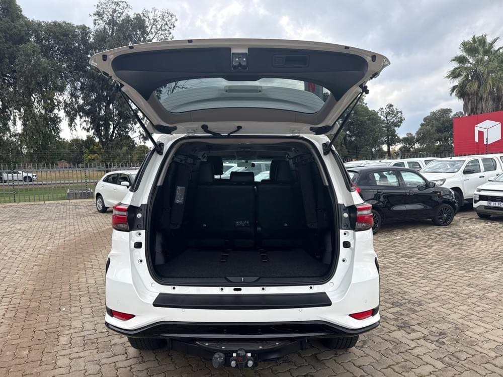 Toyota Fortuner 2.4 Gd-6 Rb At