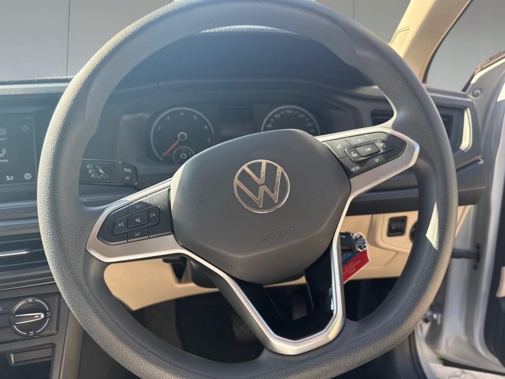 Volkswagen Polo Sedan 1.6 Base