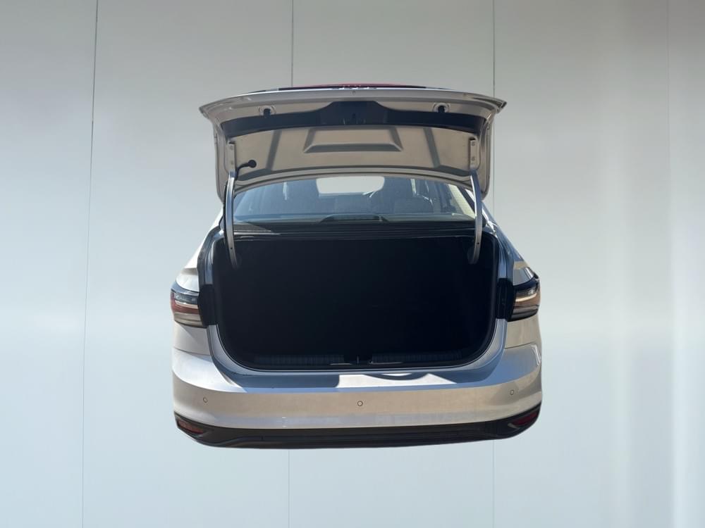 Volkswagen Polo Sedan 1.6 Base