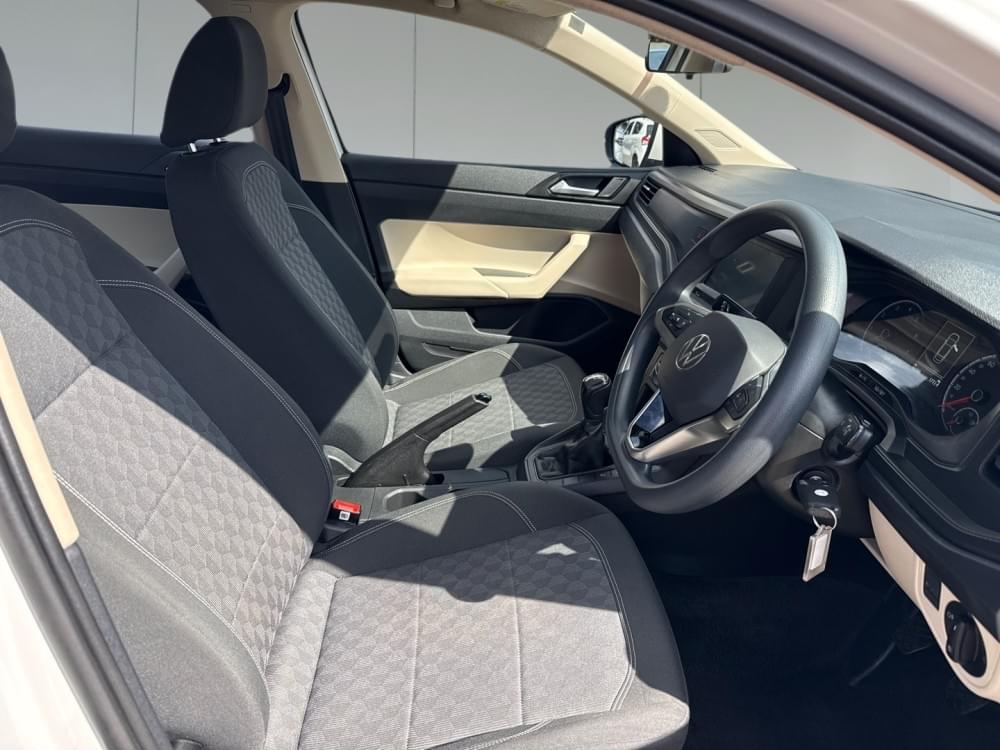 Volkswagen Polo Sedan 1.6 Base