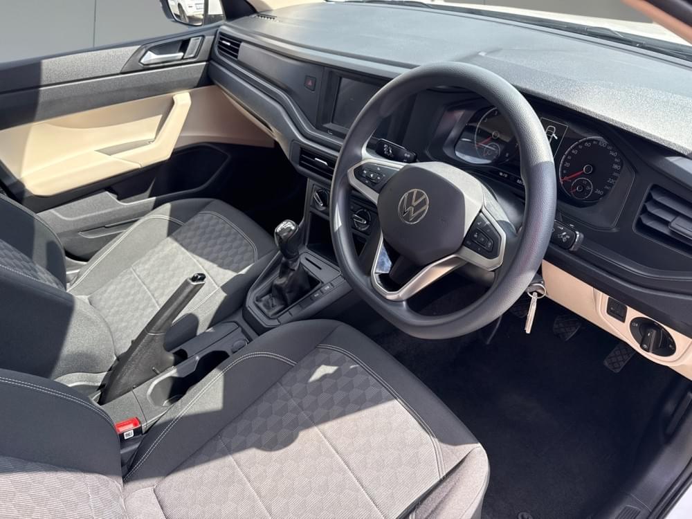 Volkswagen Polo Sedan 1.6 Base