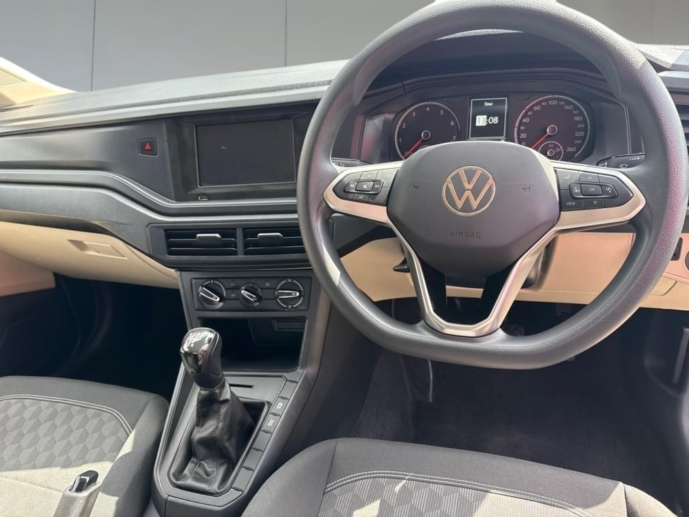 Volkswagen Polo Sedan 1.6 Base