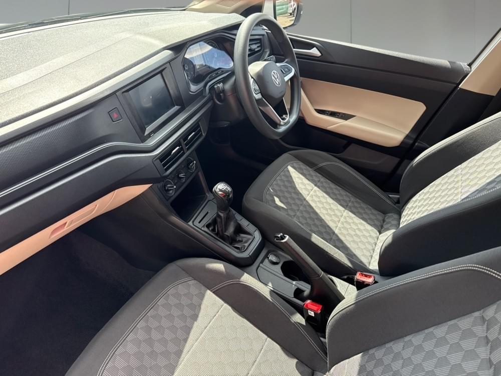 Volkswagen Polo Sedan 1.6 Base