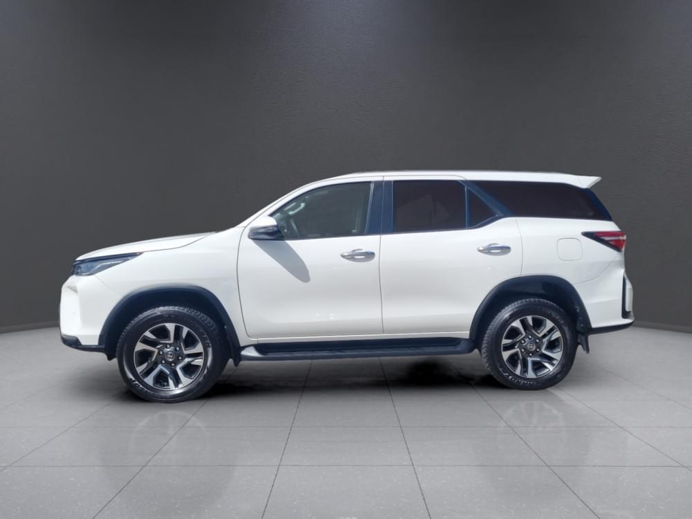 Toyota Fortuner 2.4 Gd-6 Rb At
