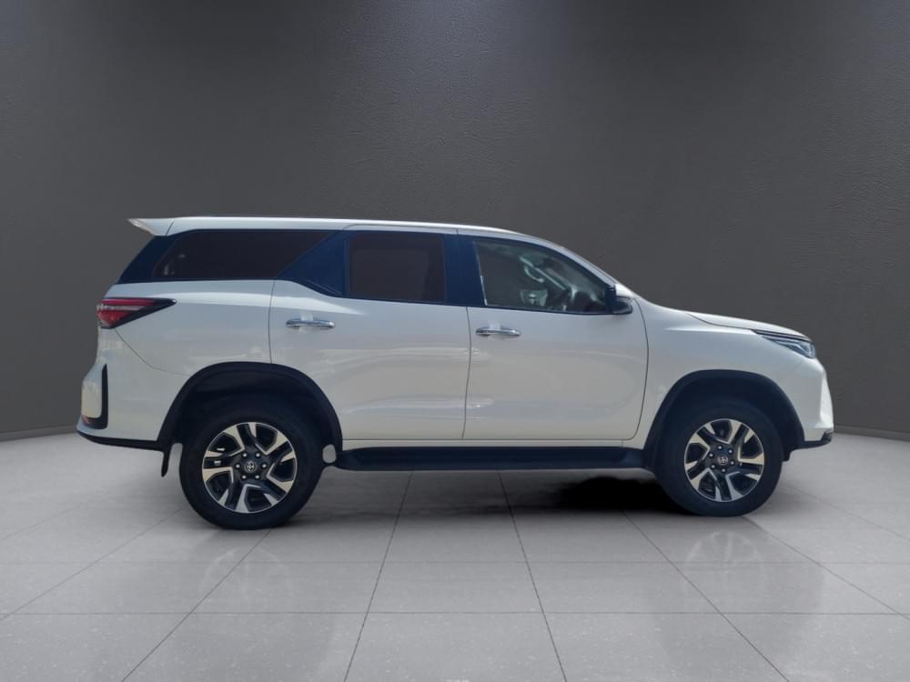 Toyota Fortuner 2.4 Gd-6 Rb At
