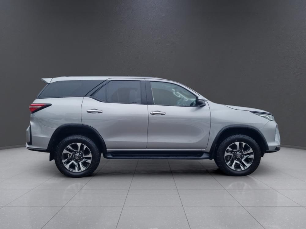 Toyota Fortuner 2.4 Gd-6 Rb At