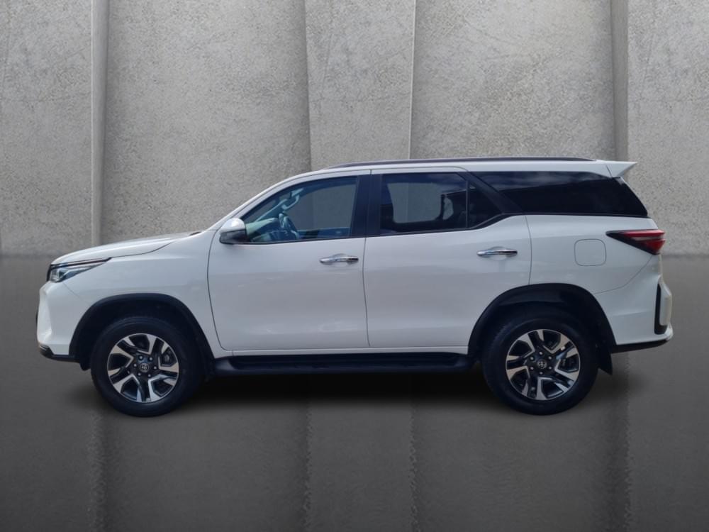 Toyota Fortuner 2.4 Gd-6 Rb At