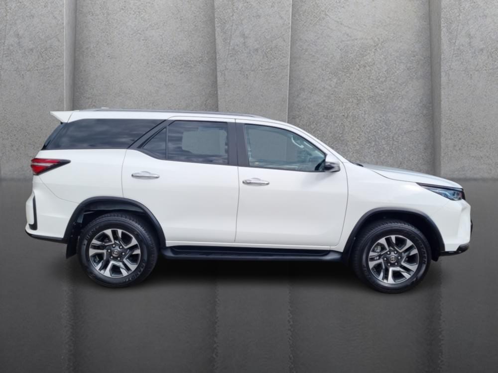 Toyota Fortuner 2.4 Gd-6 Rb At