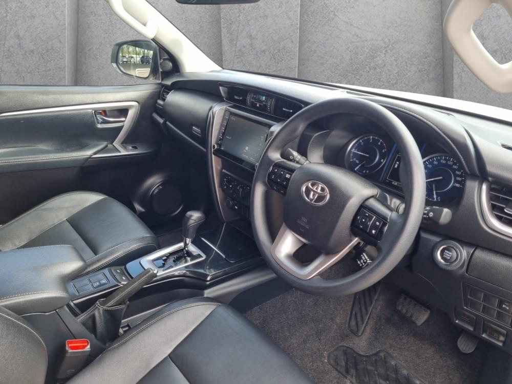 Toyota Fortuner 2.4 Gd-6 Rb At