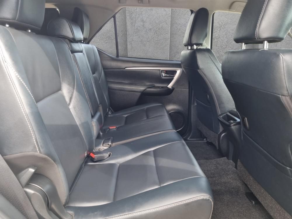 Toyota Fortuner 2.4 Gd-6 Rb At