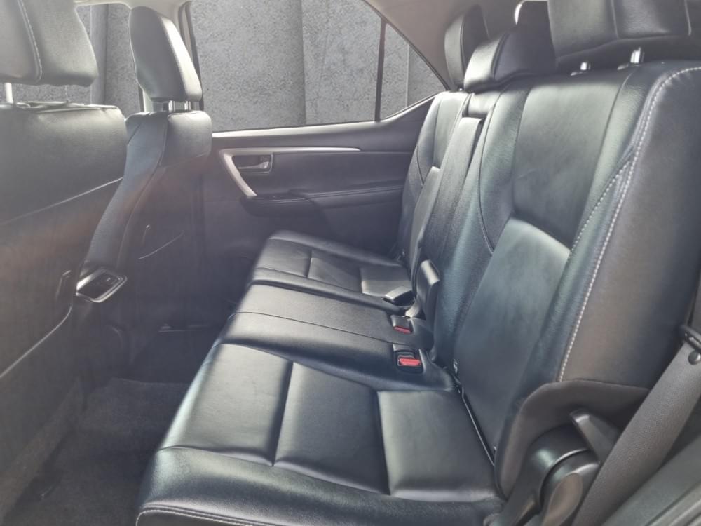Toyota Fortuner 2.4 Gd-6 Rb At