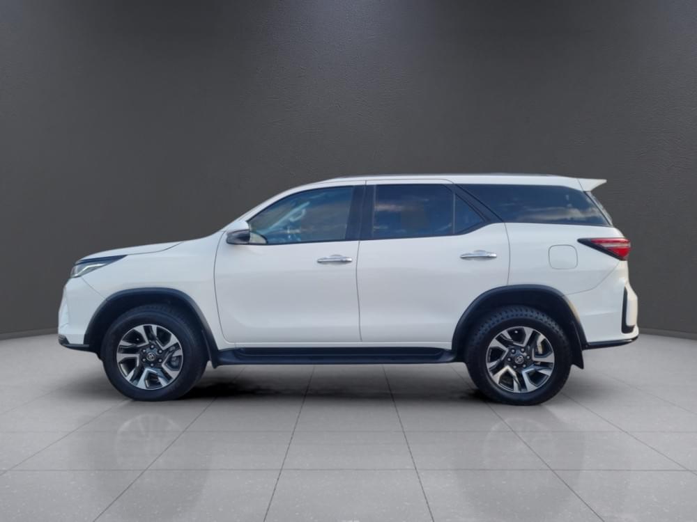 Toyota Fortuner 2.4 Gd-6 Rb At