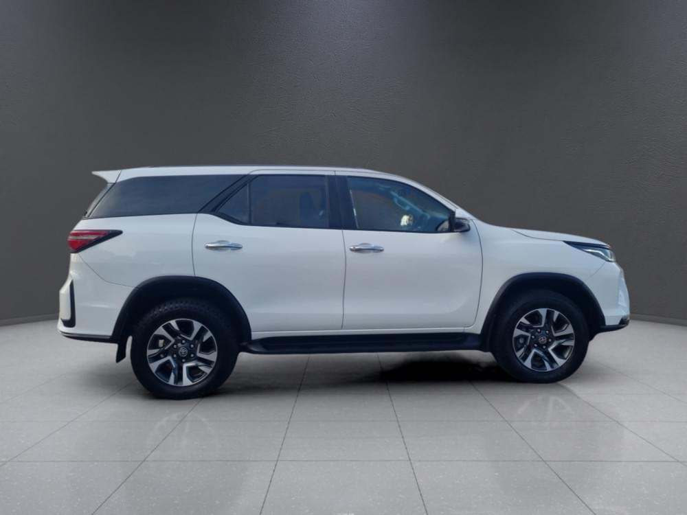 Toyota Fortuner 2.4 Gd-6 Rb At