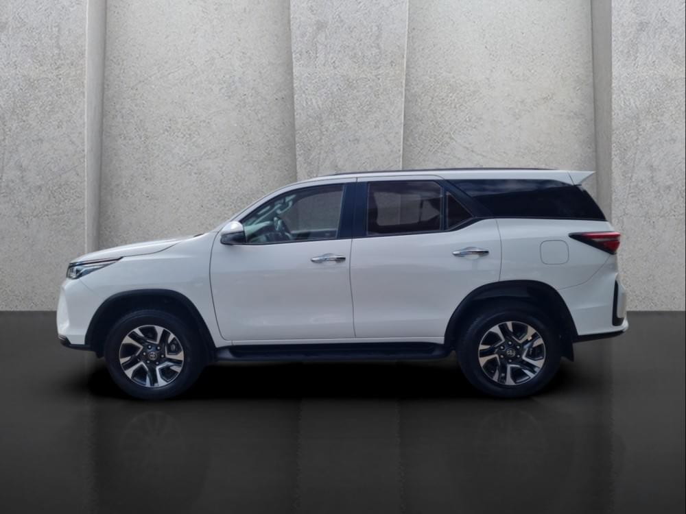 Toyota Fortuner 2.4 Gd-6 Rb At