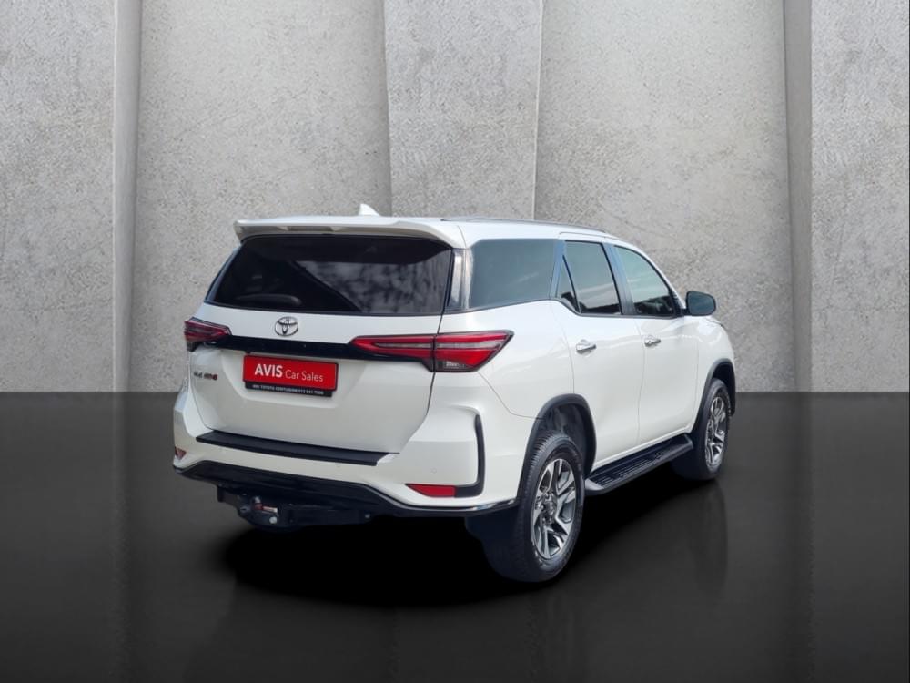 Toyota Fortuner 2.4 Gd-6 Rb At