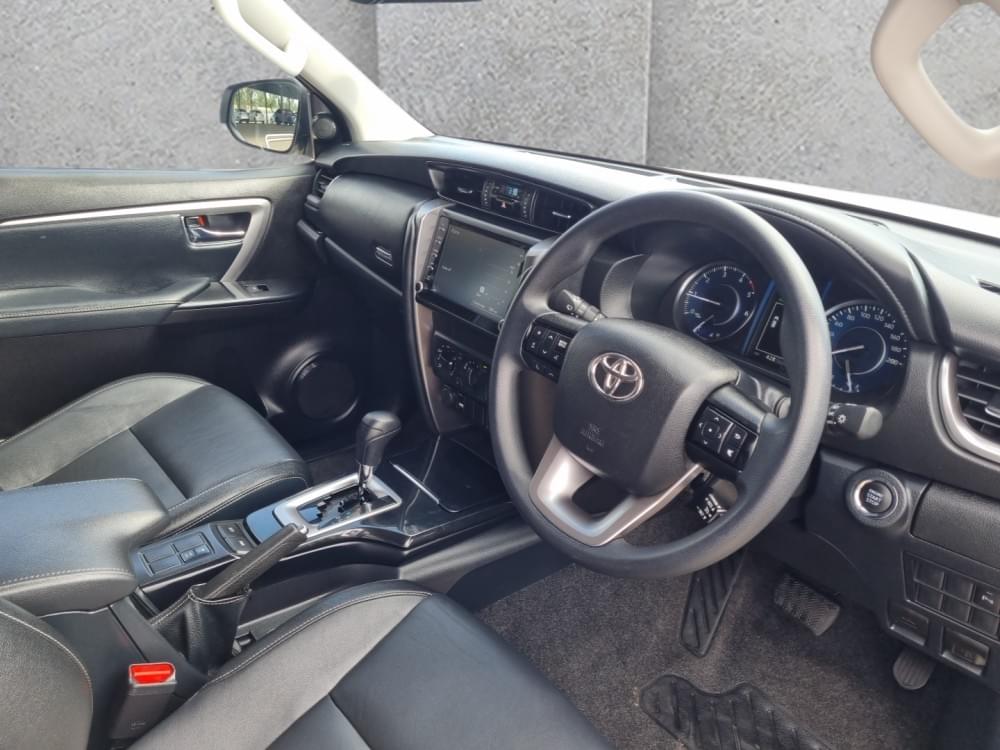 Toyota Fortuner 2.4 Gd-6 Rb At