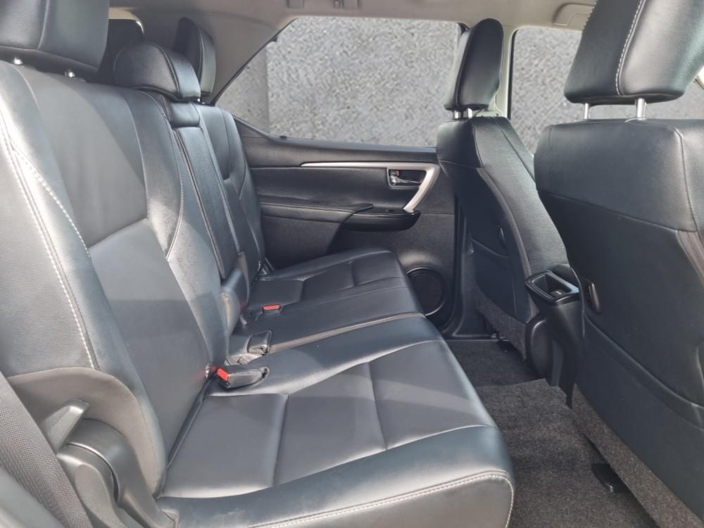 Toyota Fortuner 2.4 Gd-6 Rb At