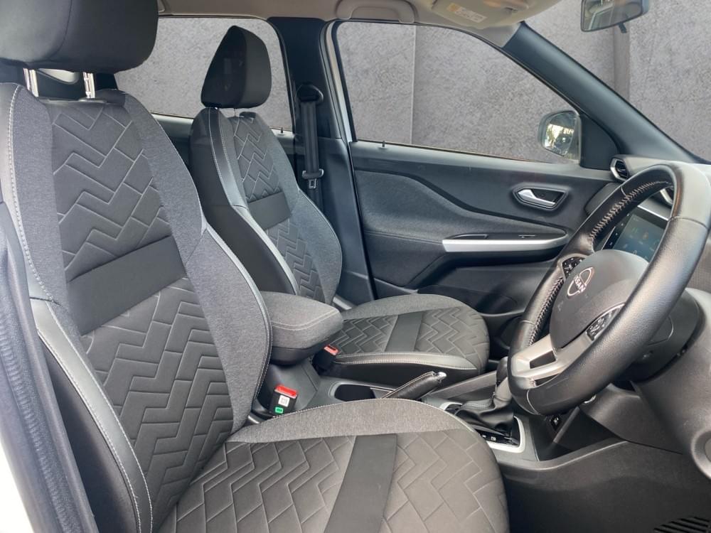 Nissan Magnite 1.0 Acenta Plus Cvt Oled