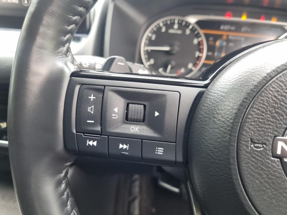 Nissan Qashqai 1.3T Acenta Xtronic 2-Tone