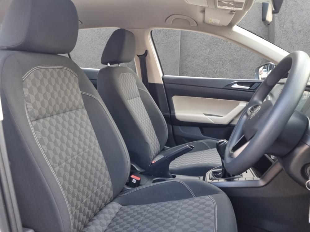 Volkswagen Polo Sedan 1.6 Base