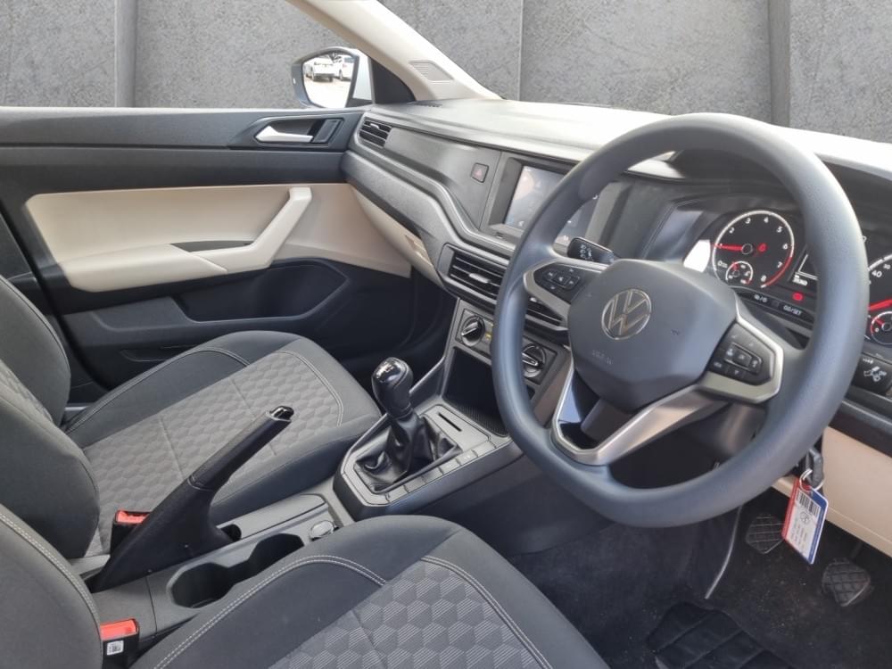 Volkswagen Polo Sedan 1.6 Base