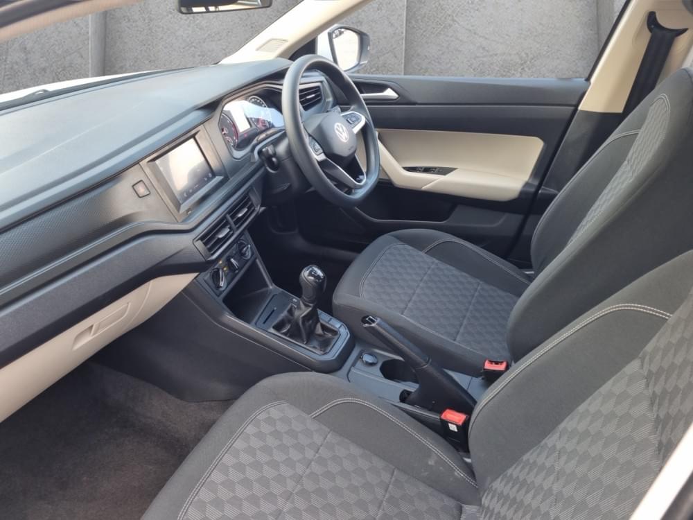 Volkswagen Polo Sedan 1.6 Base