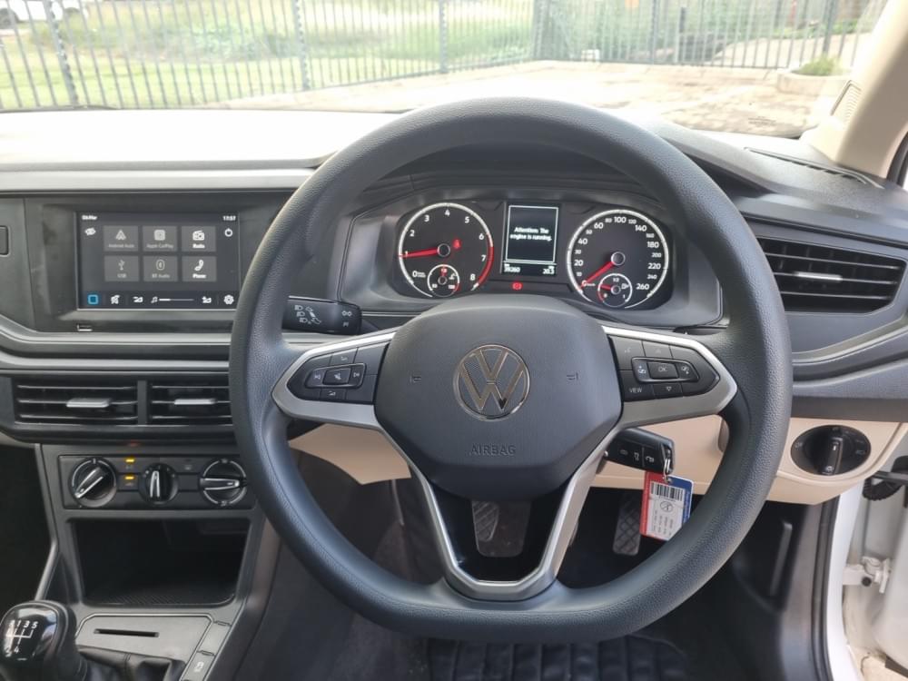 Volkswagen Polo Sedan 1.6 Base