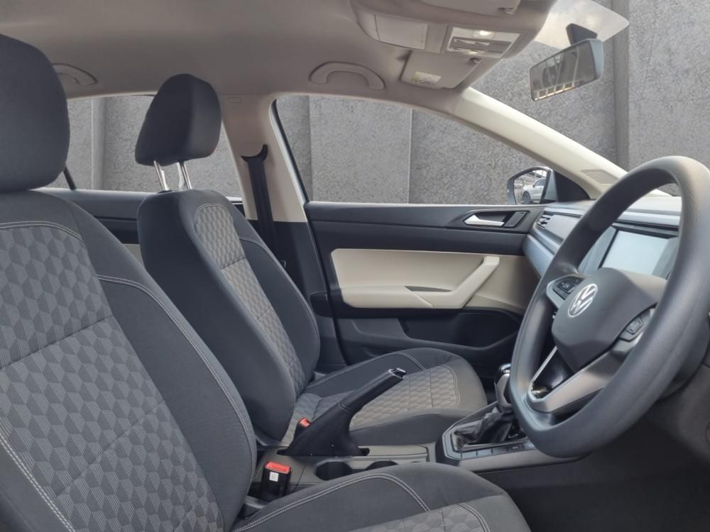 Volkswagen Polo Sedan 1.6 Base