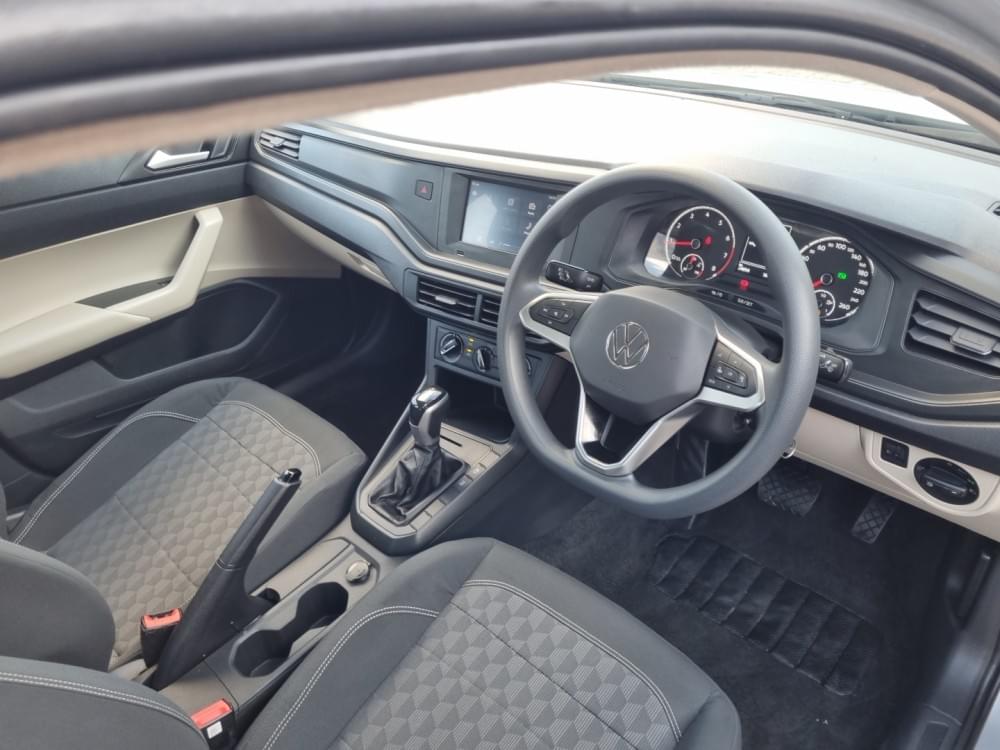 Volkswagen Polo Sedan 1.6 Base
