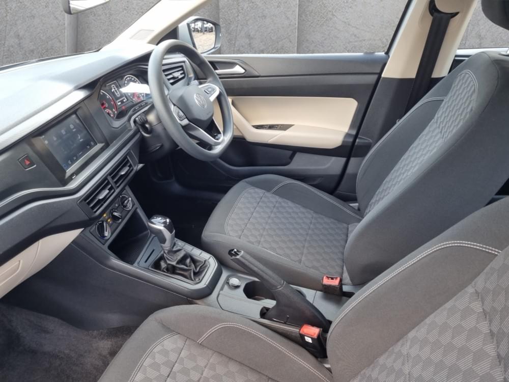 Volkswagen Polo Sedan 1.6 Base