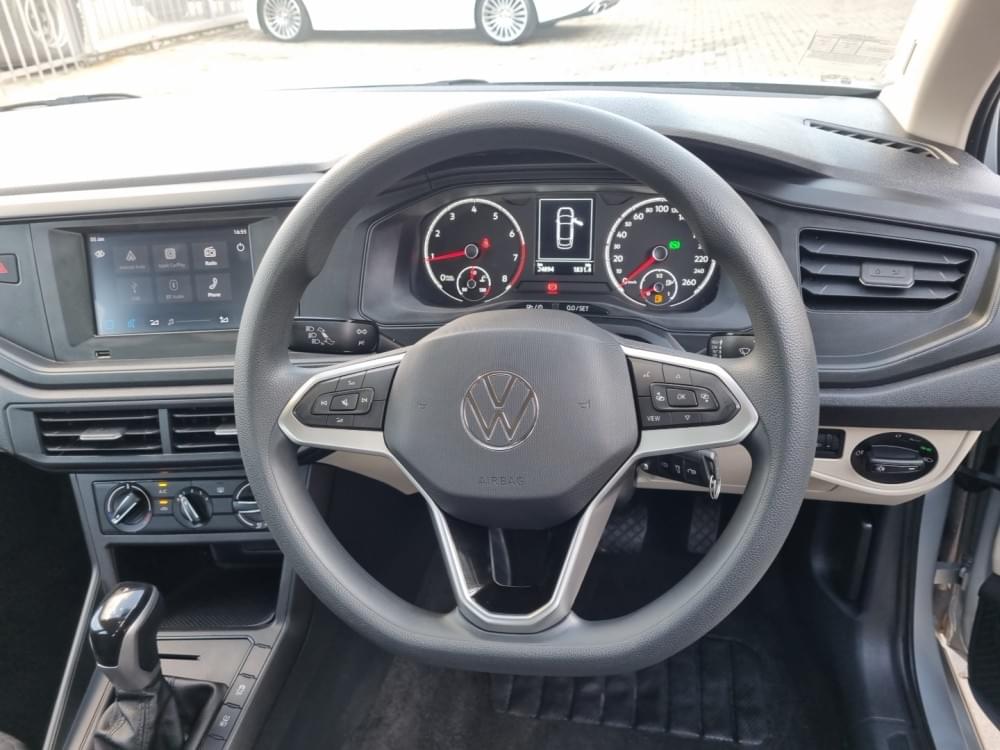 Volkswagen Polo Sedan 1.6 Base