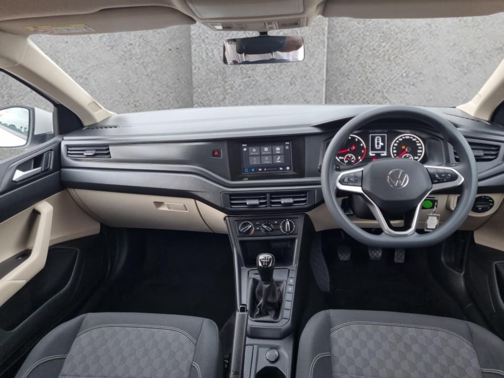 Volkswagen Polo Sedan 1.6 Base