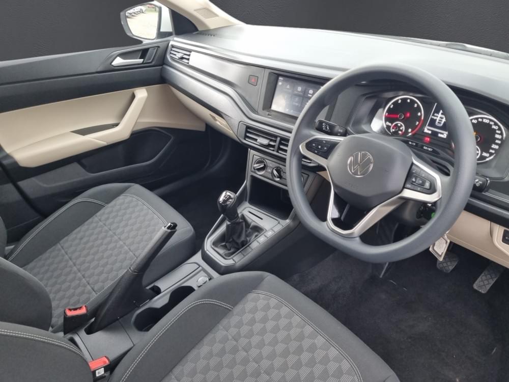 Volkswagen Polo Sedan 1.6 Base