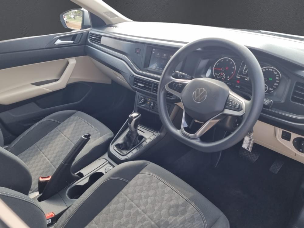 Volkswagen Polo Sedan 1.6 Base