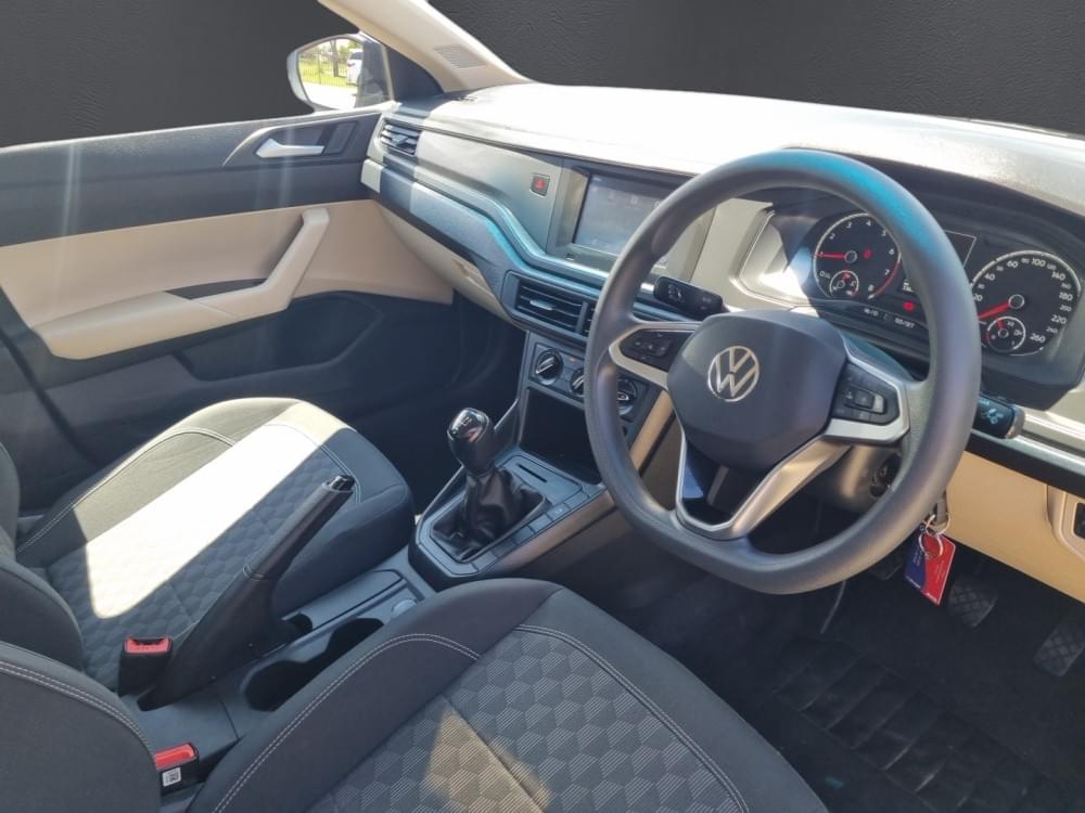 Volkswagen Polo Sedan 1.6 Base