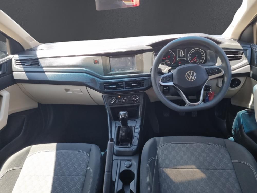 Volkswagen Polo Sedan 1.6 Base