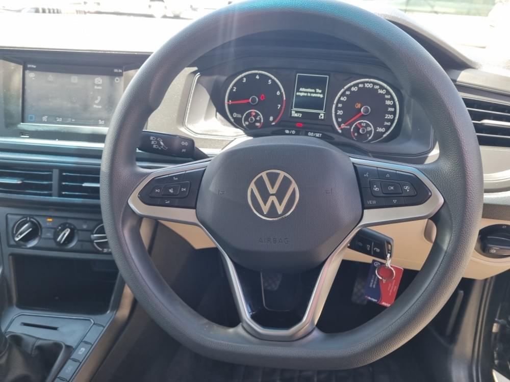 Volkswagen Polo Sedan 1.6 Base