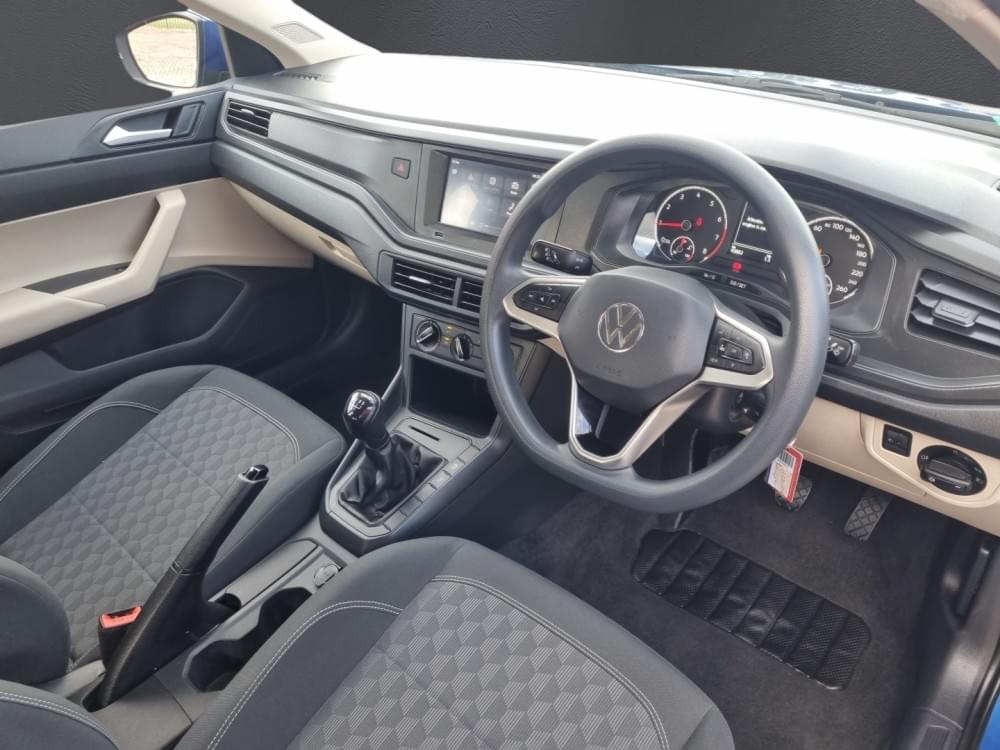 Volkswagen Polo Sedan 1.6 Base