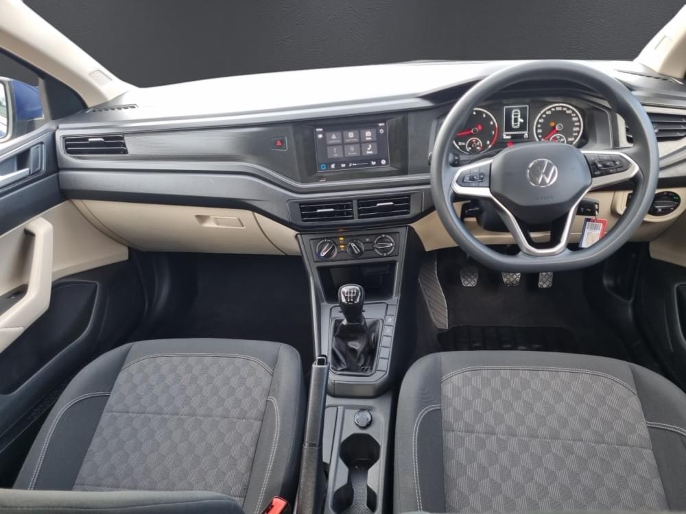 Volkswagen Polo Sedan 1.6 Base