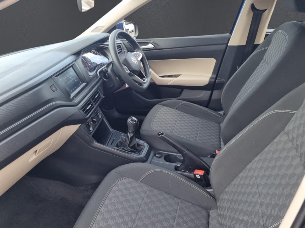 Volkswagen Polo Sedan 1.6 Base