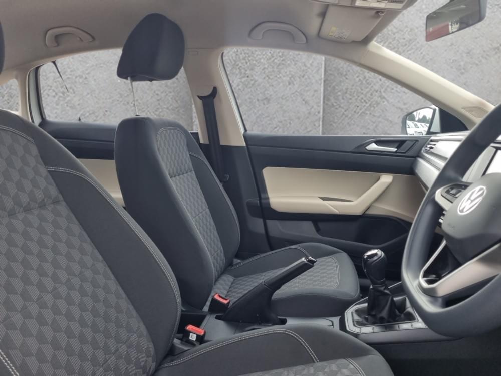 Volkswagen Polo Sedan 1.6 Base