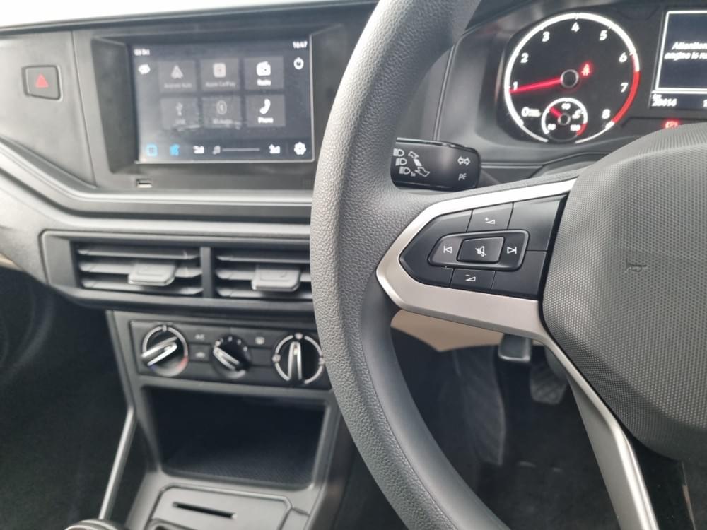 Volkswagen Polo Sedan 1.6 Base