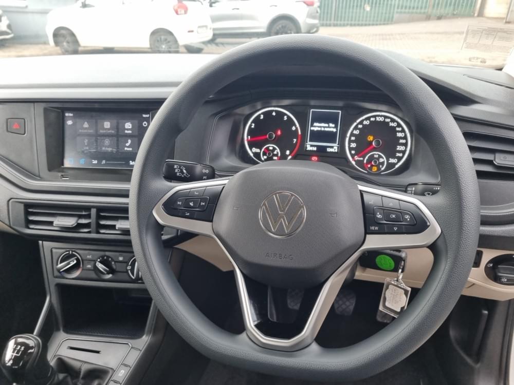 Volkswagen Polo Sedan 1.6 Base