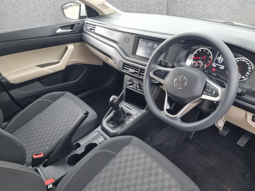 Volkswagen Polo Sedan 1.6 Base