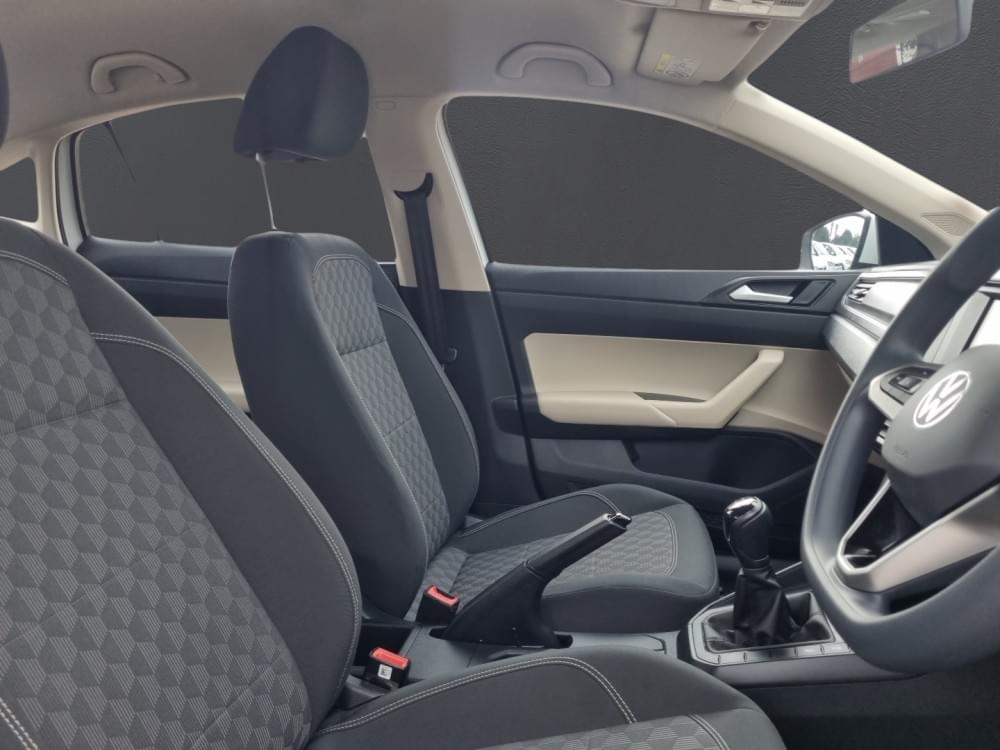 Volkswagen Polo Sedan 1.6 Base