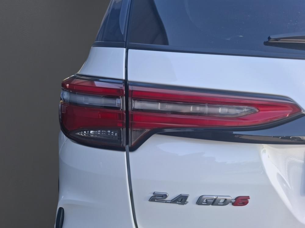 Toyota Fortuner 2.4 Gd-6 Rb 6At