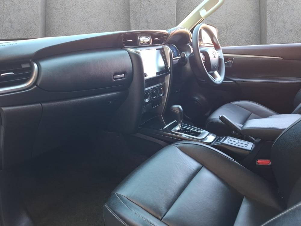 Toyota Fortuner 2.4 Gd-6 Rb At